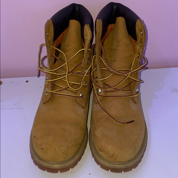 Lightly used timberland boots - Picture 3 of 4
